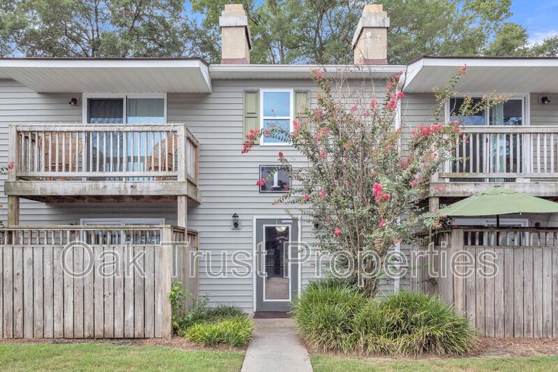 Photo - 1402 Camp Road
