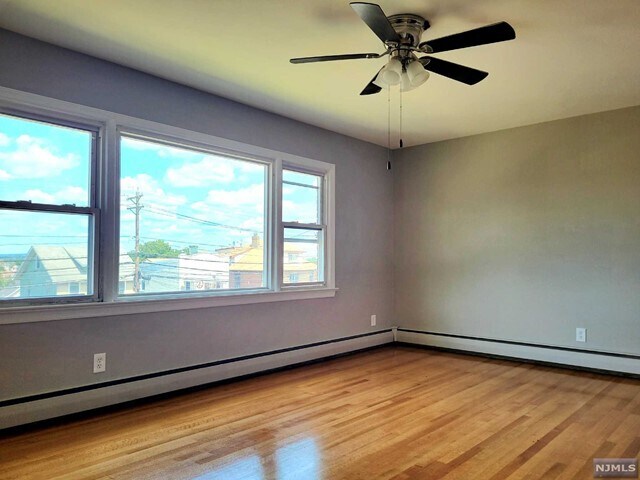 Foto del edificio - 456 Ridge Rd