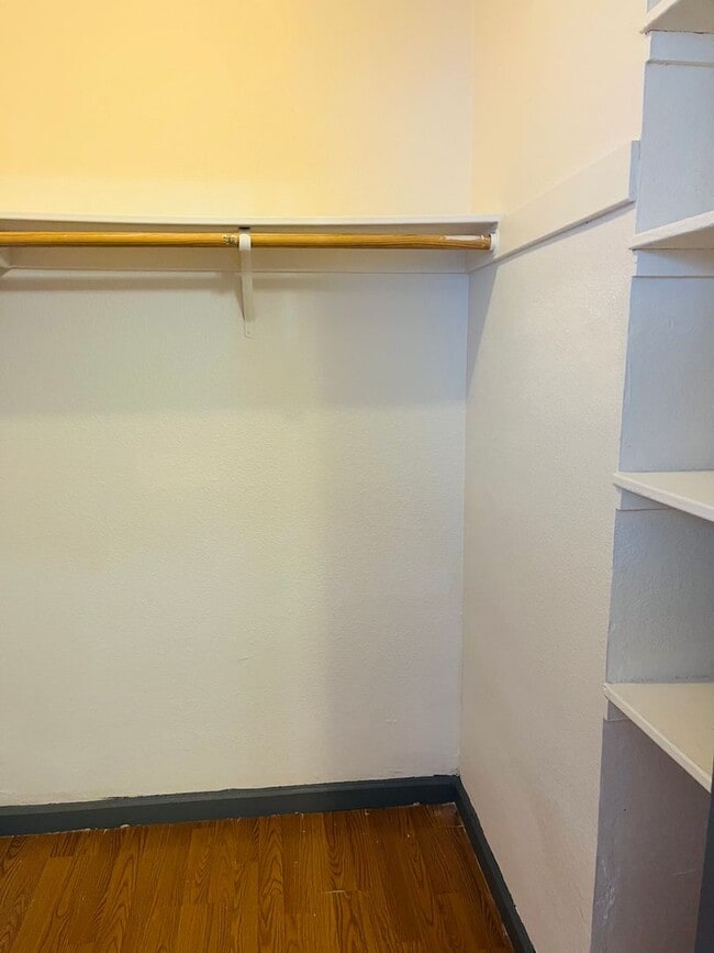 Foto del edificio - 1117 Roselawn Ave