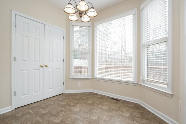 Foto del edificio - 3075 Woodbridge Ln
