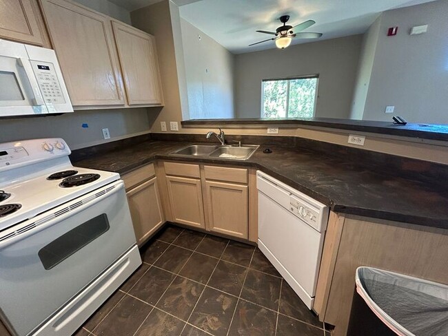 Foto del edificio - 8707 E Florida Ave