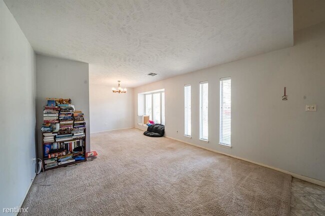 Building Photo - 4 br, 2 bath House - 2131 Lake Hills Drive