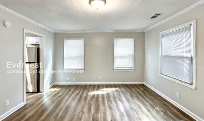 Foto del edificio - 2168 Rexford Dr