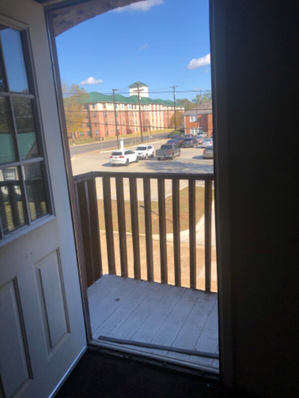 Foto del edificio - 208 E Starr Ave