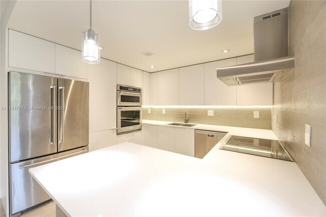 Building Photo - 181 Crandon Blvd