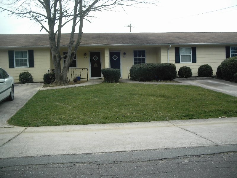 Building Photo - Reynolds Townhomes