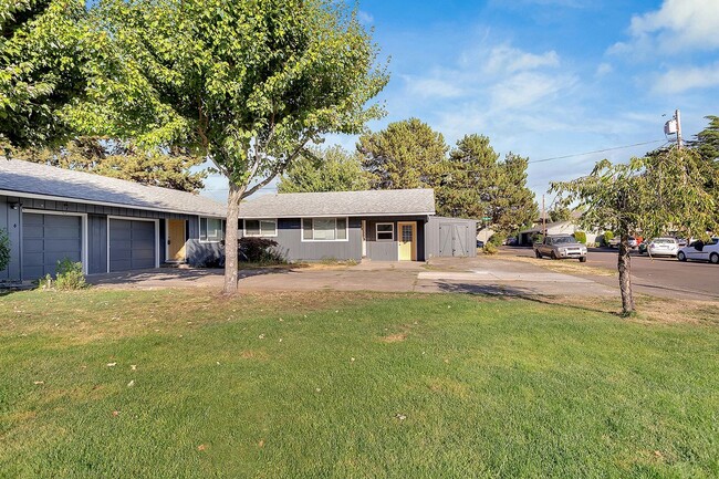 Building Photo - 1365CEDA