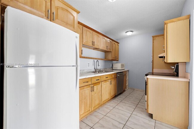 Foto del edificio - 2028 SW 103rd Ct