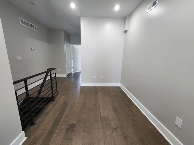 Foto del edificio - 2449 Turner St