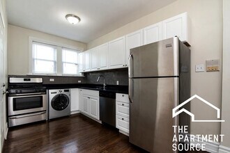Building Photo - 3819 1/2 N Greenview Ave