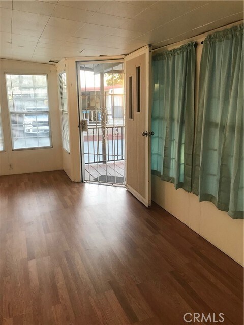 Foto del edificio - 875 Acorn Dr