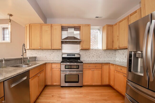 Foto del edificio - 1216 E Hyde Park Blvd