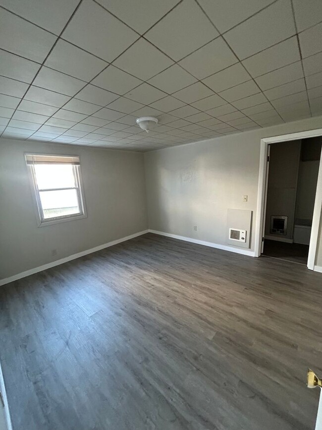 Building Photo - NW 2nd St Duplex (Upfeld &amp; Romano)