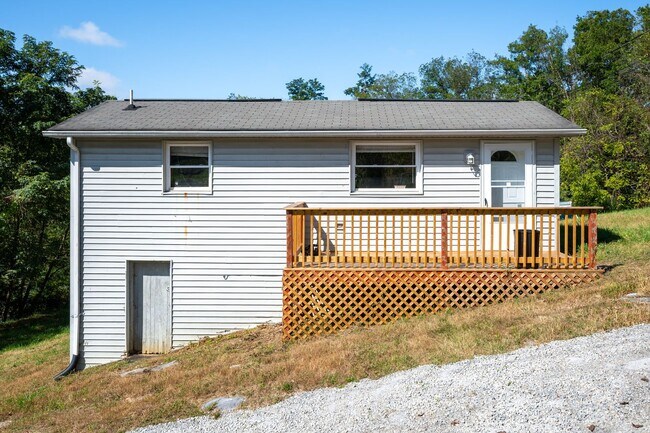 Foto del edificio - Updated 2 bedroom 1 bath in Fairlawn VA