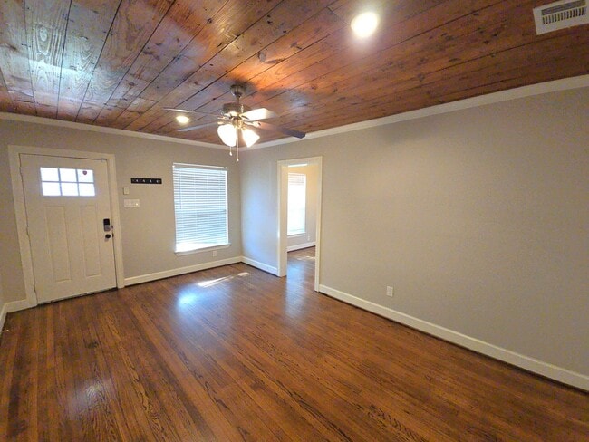 Building Photo - 210 Olive Ave