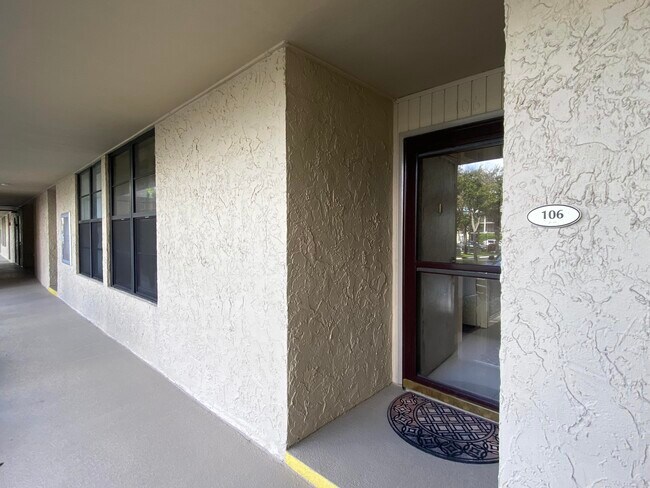 Building Photo - 14 Royal Palm Way