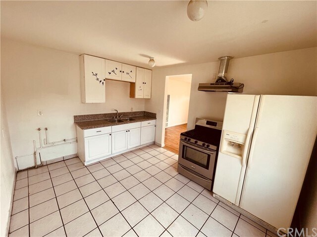 Building Photo - 161 W 77th St
