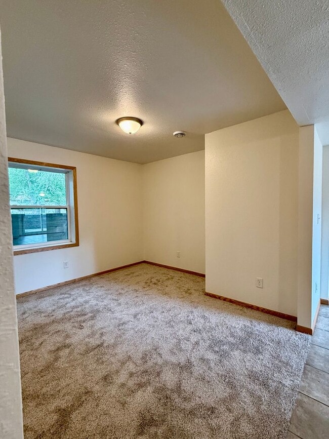 Building Photo - 920 18th Ave SW