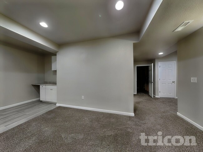 Building Photo - 19760 E 61st Dr