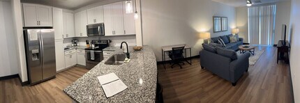 Building Photo - 424 W Trade St