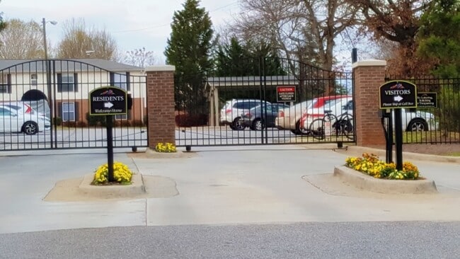 Building Photo - Athens Highlands Apts.