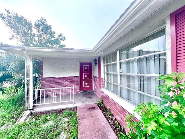 Building Photo - 7204 Isle Dr