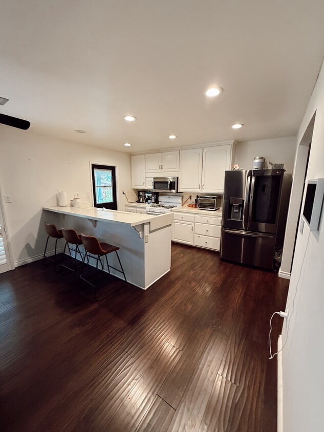 Foto del edificio - 1350 Kevin Ave