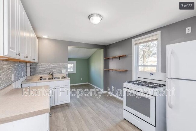 Building Photo - 933 Front Ave