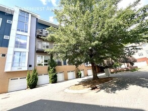 Building Photo - 2200 Lyndhurst Ave