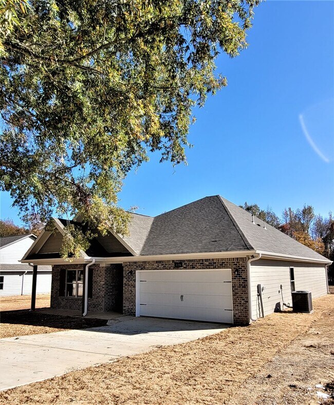 Building Photo - Home for Rent in Hazel Green, AL!!! Coming...