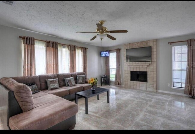 Foto del edificio - 12319 Grove Meadow Dr