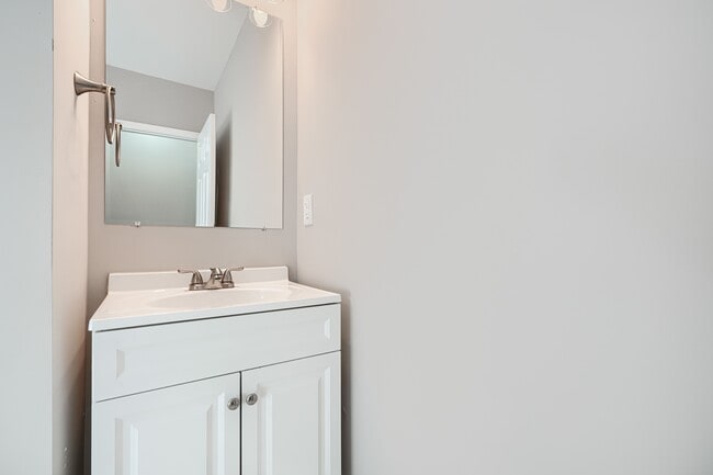 Building Photo - Homewood