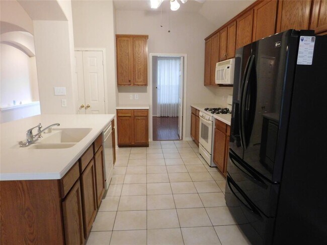 Foto del edificio - 5126 Winterwood Dr