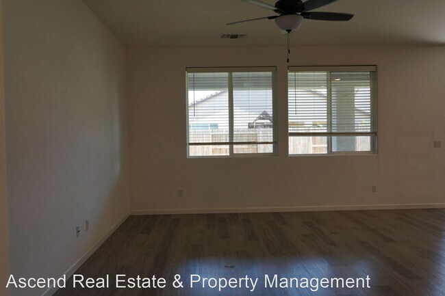 Foto del edificio - 3 br, 2 bath House - 15503 Donostia Street