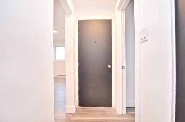 Building Photo - 9461 Rue de Martigny