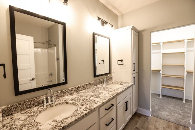 Foto del edificio - Luxury Townhome