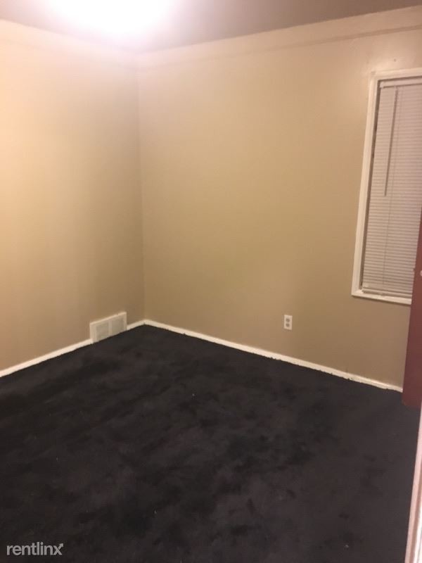 Building Photo - 3 br, 1 bath House - 16116 E State Fair St