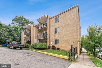 Building Photo - 5106 F St SE