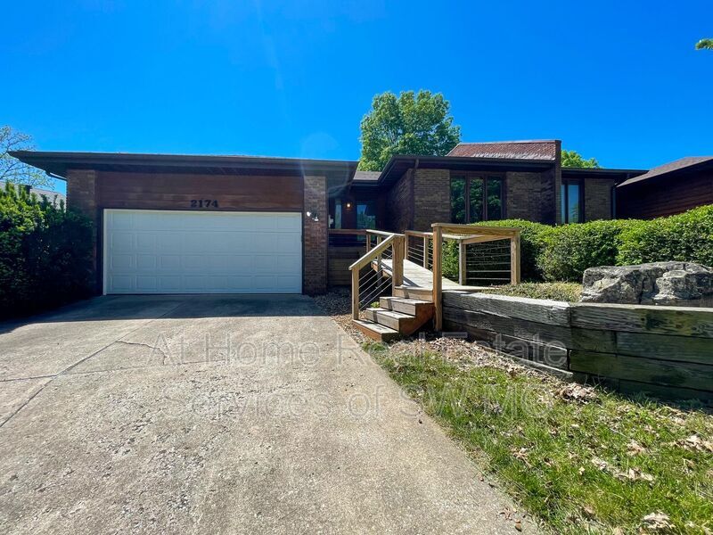 Primary Photo - 2174 E Regency Pl