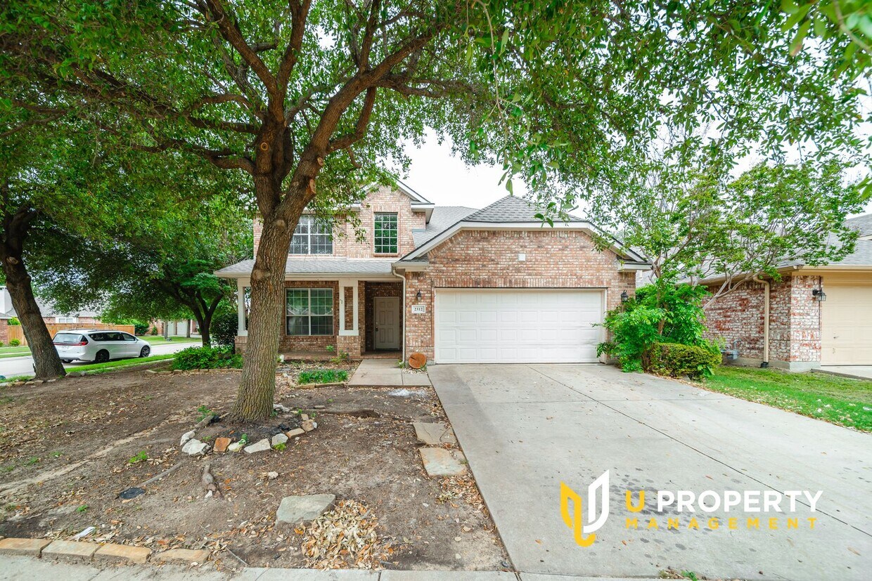 Foto principal - Location! Location! Two bedrooms downstair...