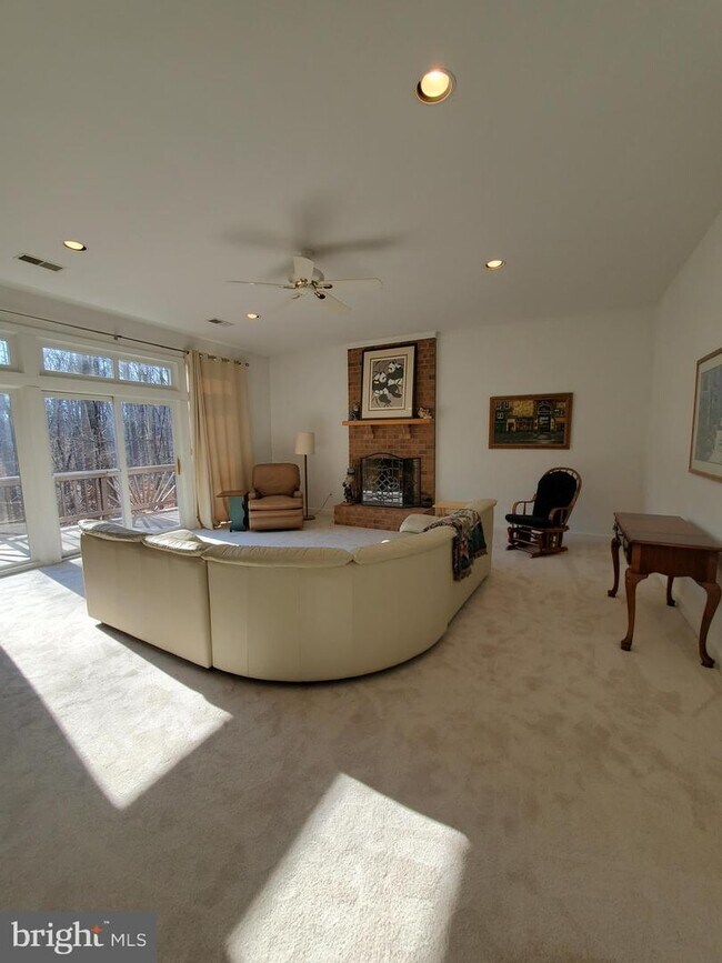 Foto del edificio - 8265 Private Ln