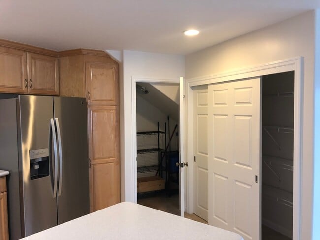 Building Photo - Private Duplex Home Across from Kahala Mall