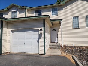 Building Photo - 1416 S Skyline Dr