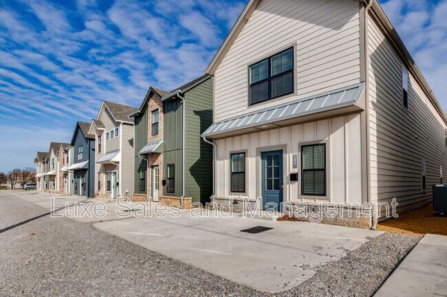 Foto del edificio - 604 W 2nd St