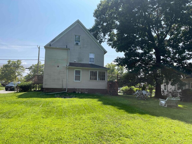 Building Photo - 141 Middle Tpke E