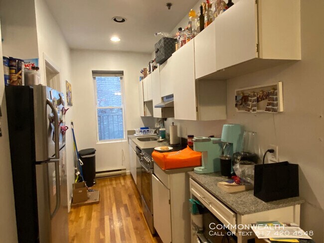 Foto del edificio - North End No fee 3 bedroom Avail 9/1