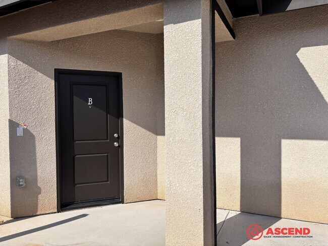 Foto del edificio - 6012 Curvy Hills Dr