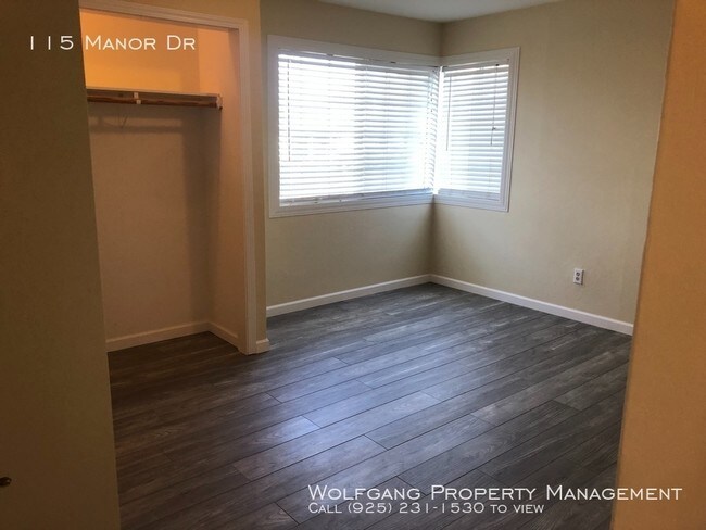 Building Photo - 115 Manor Dr