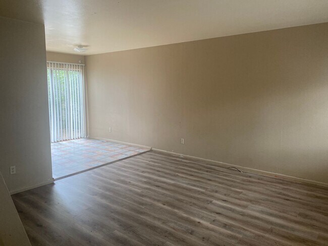 Foto del edificio - 235-235 Crestone Ave