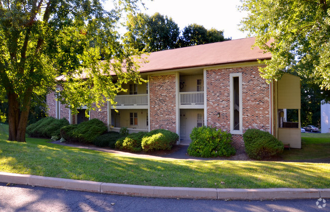 Building Photo - Mountain View Apartments